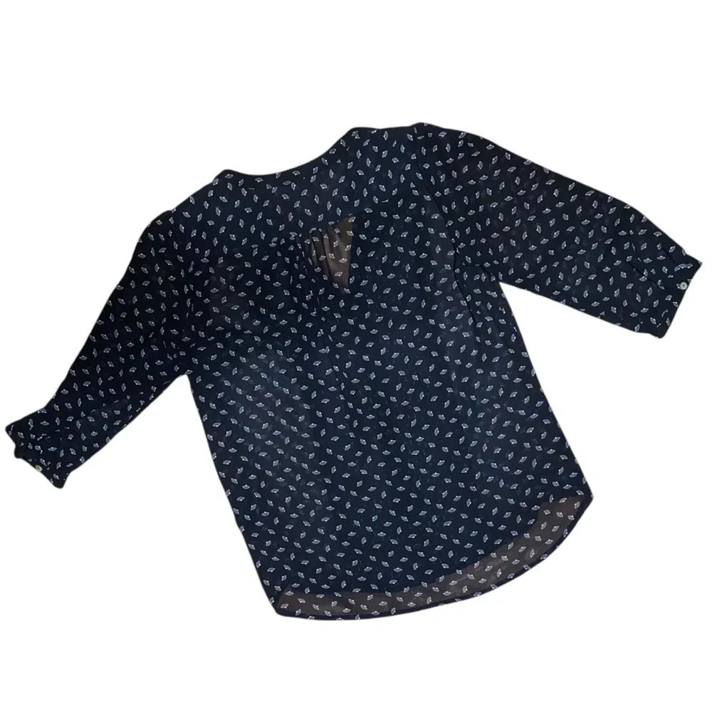 H&M 3/4 Sleeve Sheer Blouse - Picture 4 of 9